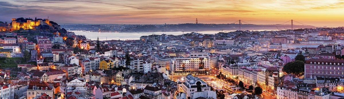 Panorama von Lissabon Skyline Portugal (TTstudio / stock.adobe.com)  lizenziertes Stockfoto 
Informations sur les licences disponibles sous 'Preuve des sources d'images'